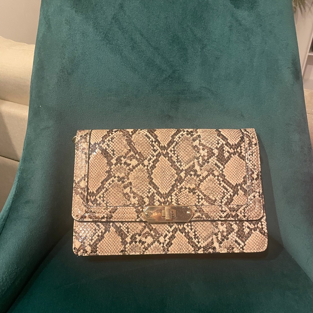 Crossbody purse